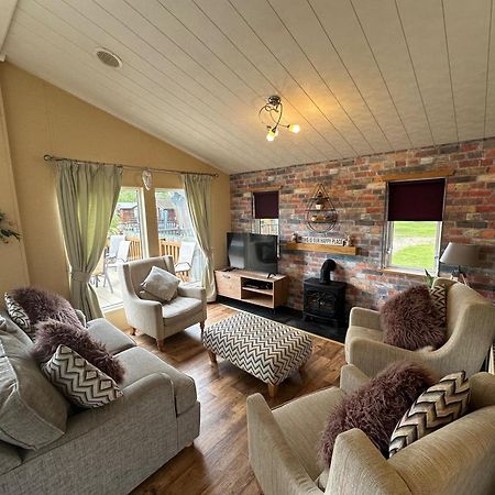 Luxury Lakeside Lodge L1 With Hot Tub Situated At Tattershall Lakes Country Park エクステリア 写真