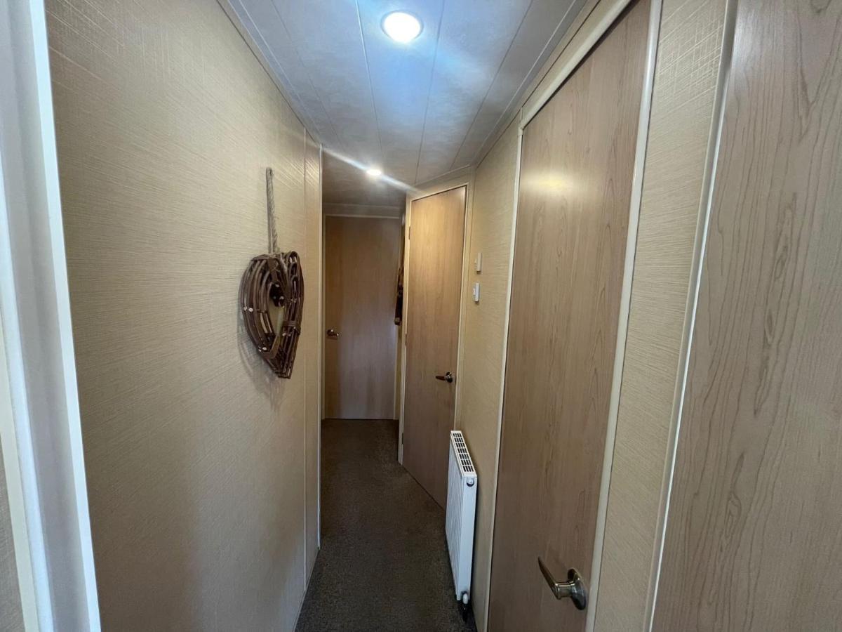 Luxury Lakeside Lodge L1 With Hot Tub Situated At Tattershall Lakes Country Park エクステリア 写真