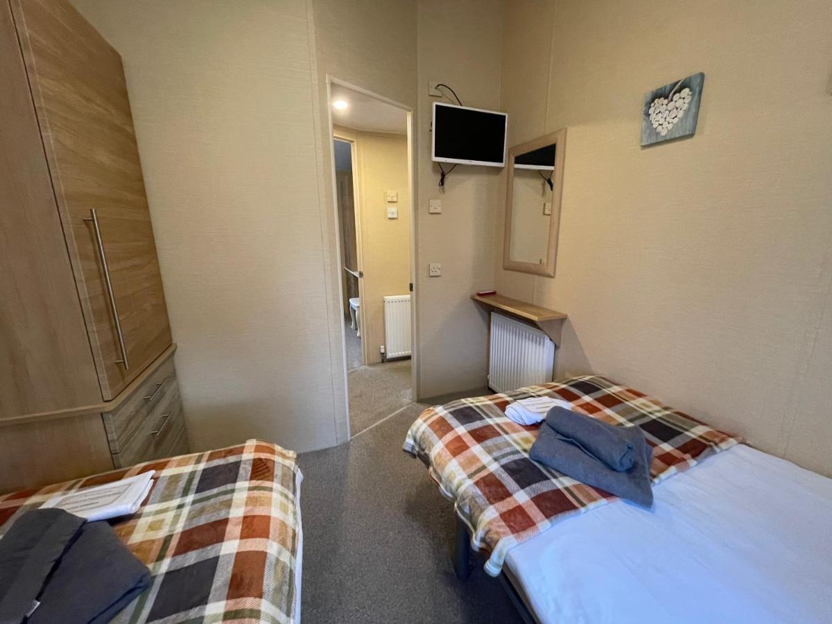 Luxury Lakeside Lodge L1 With Hot Tub Situated At Tattershall Lakes Country Park エクステリア 写真